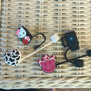 Set of 4 straw toppers!!! Including HELLO KITTY!!!!